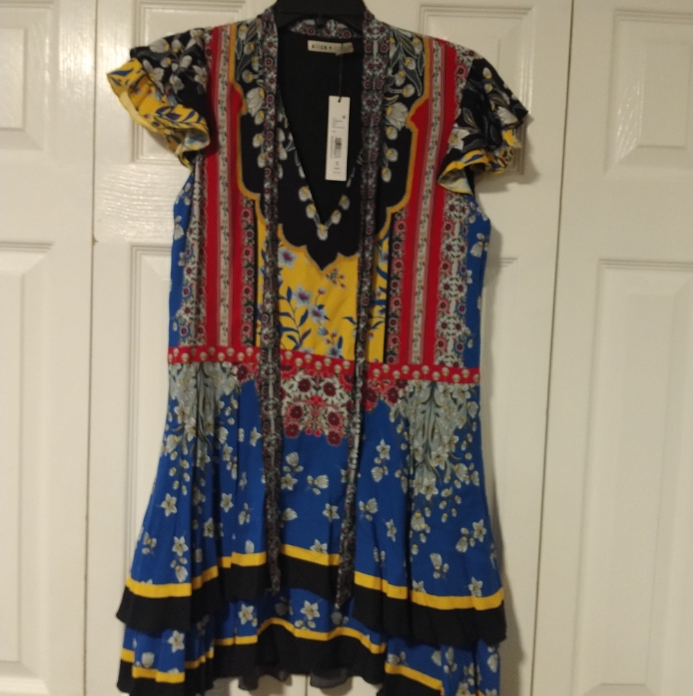 Alice + Olivia Moore Flutter Sleeve Dress - Picture 5 of 16